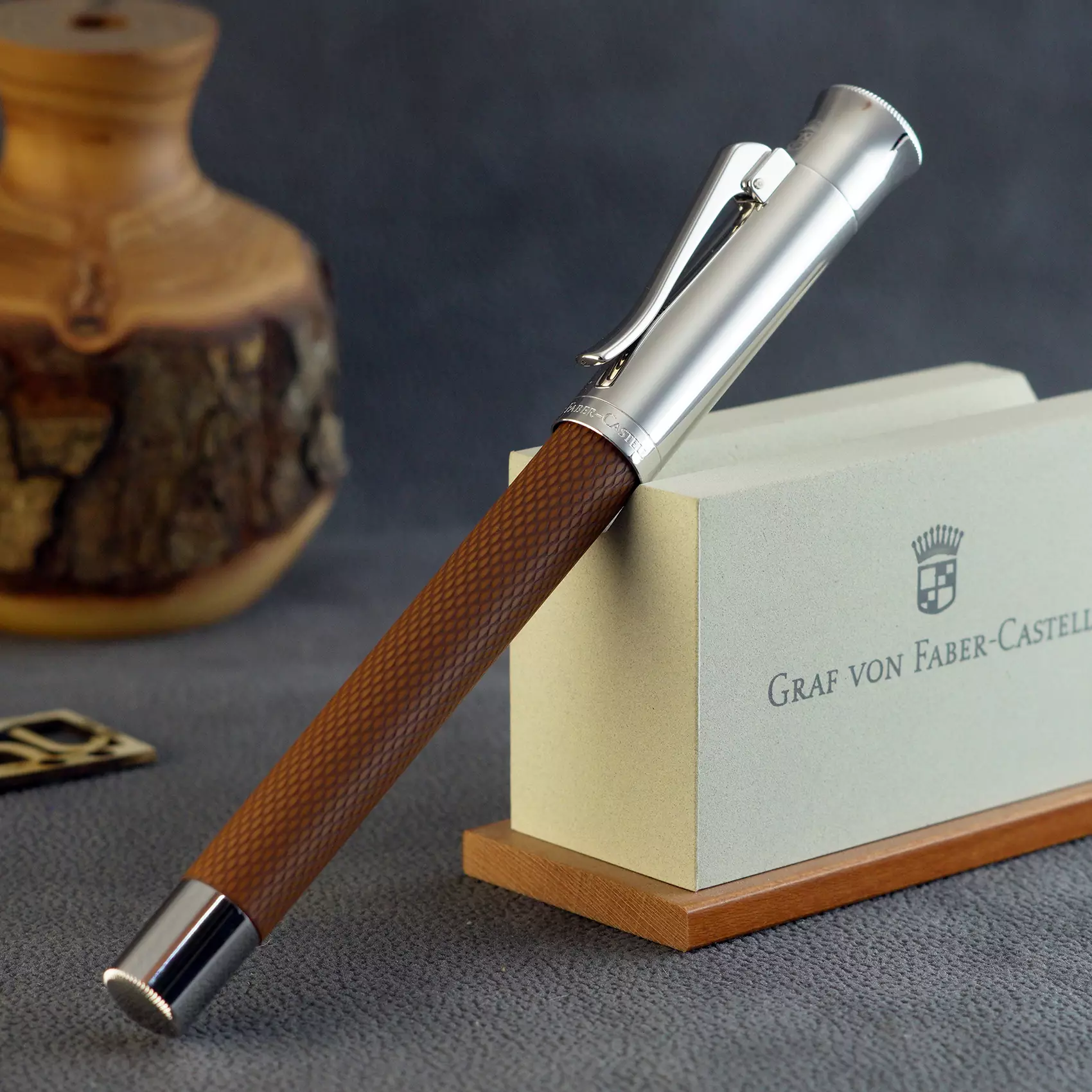 گراف فون فابرکاستل خودنویس گیلوش قهوه ای 146521 GRAF VON FABER-CASTELL FP Guilloche Cognac F