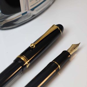 خودنویس پایلوت مشکی طلایی کاستوم 74 Pilot Custom