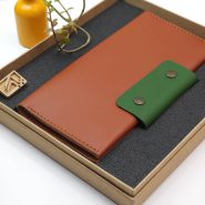 کیف دفترچه چک و کارت اعتباری چرم طبیعی و دست دوز رنگ قهوه ای و سبز ED Consept store Handmade Brown and green check book and credit card wallet S3