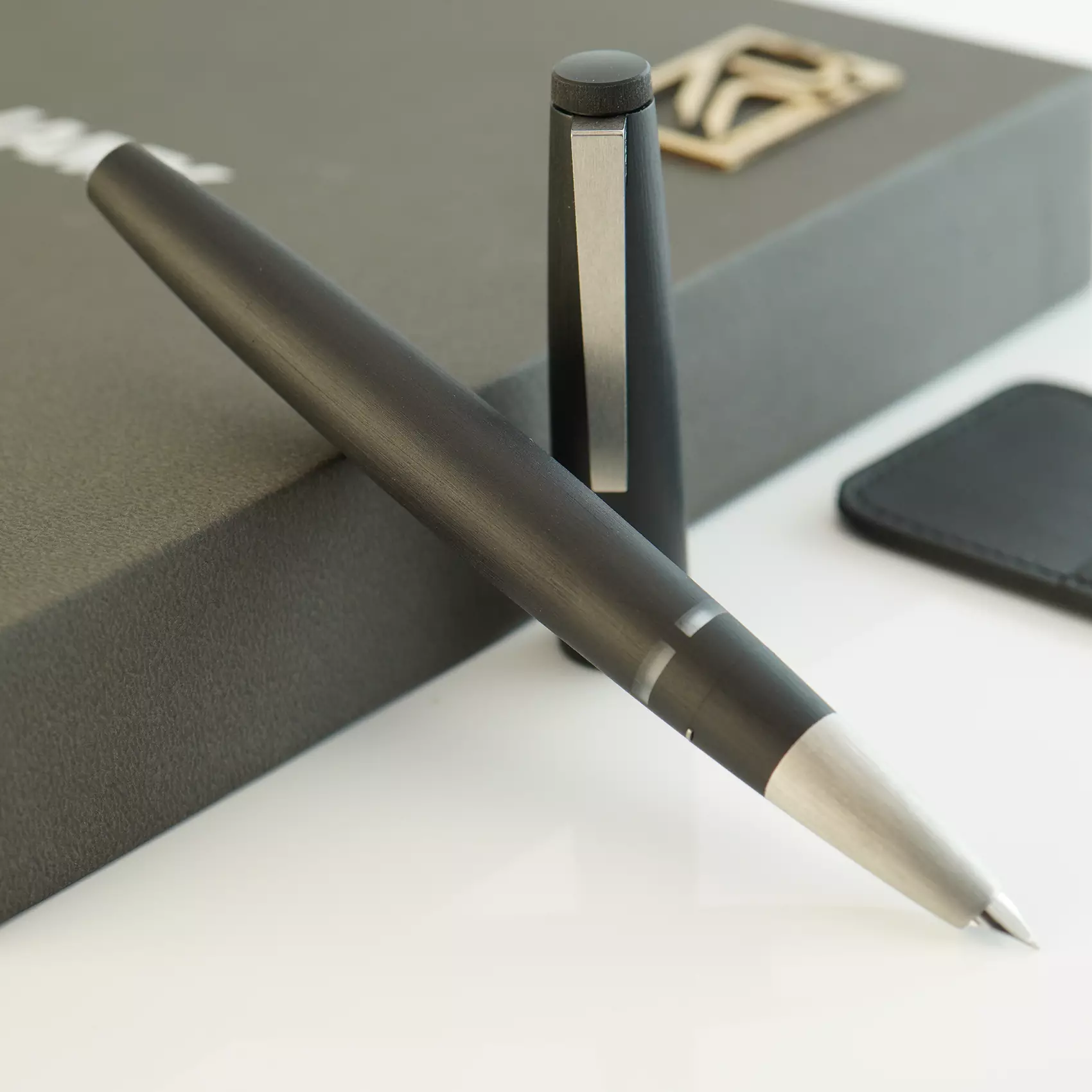 خودنویس لامی 2000 مشکی با جا قلمی LAMY 2000 FP M black and pen case 01