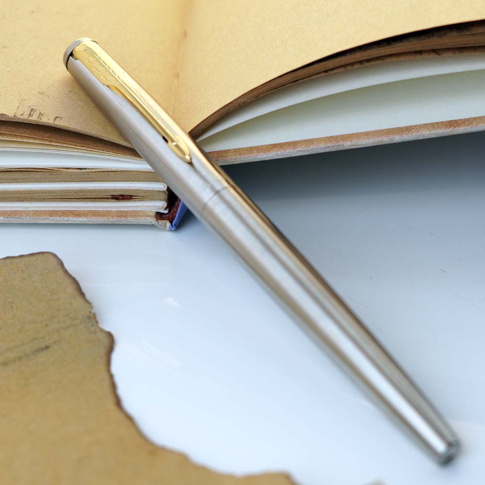 خودنویس پارکر ژوتر استیل گیره طلایی طرح جدید PARKER Jotter Steel GT FP new