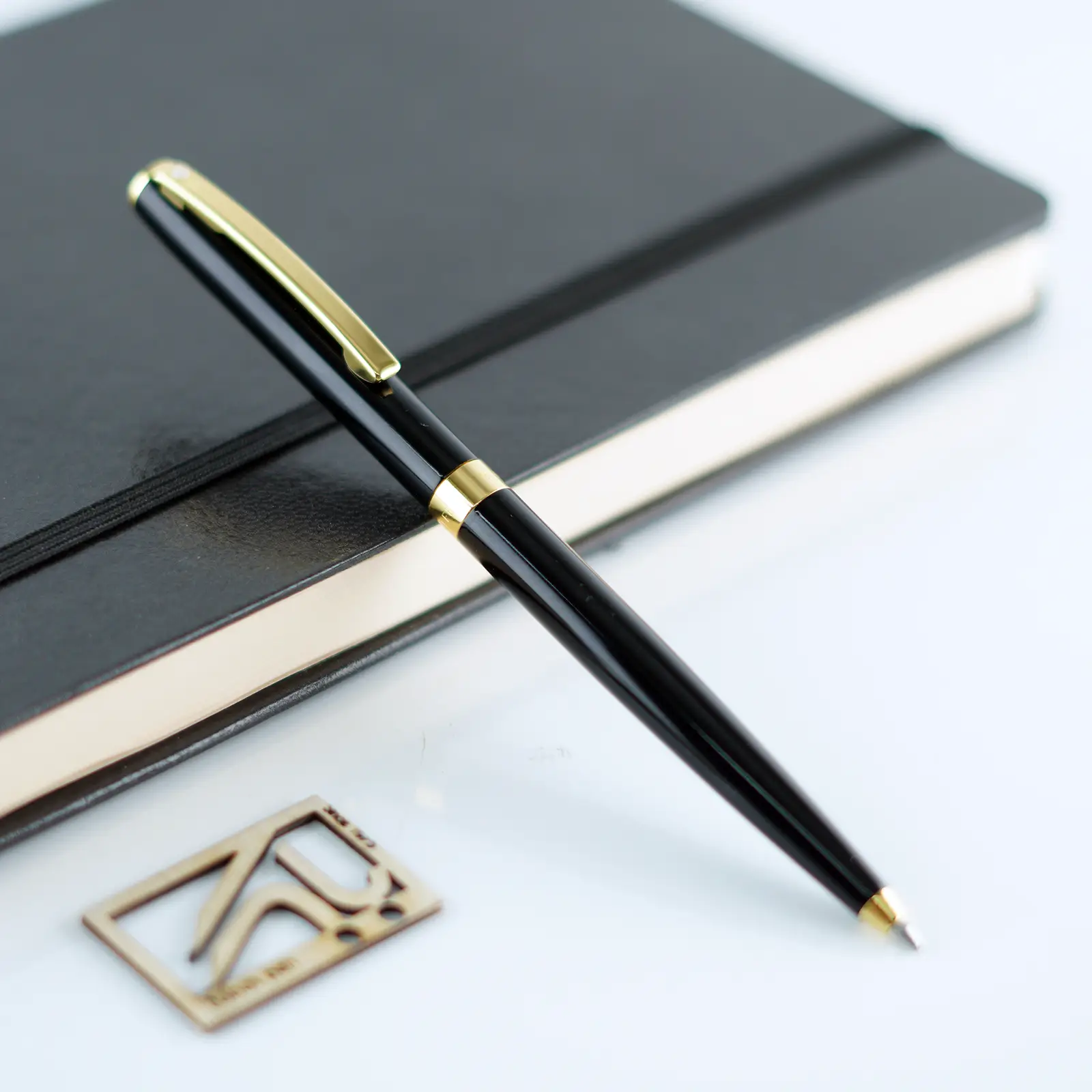 خودکار شیفر ساگاریس مشکی گیره ی طلایی SHEAFFER Sagaris BP gloss black with GT