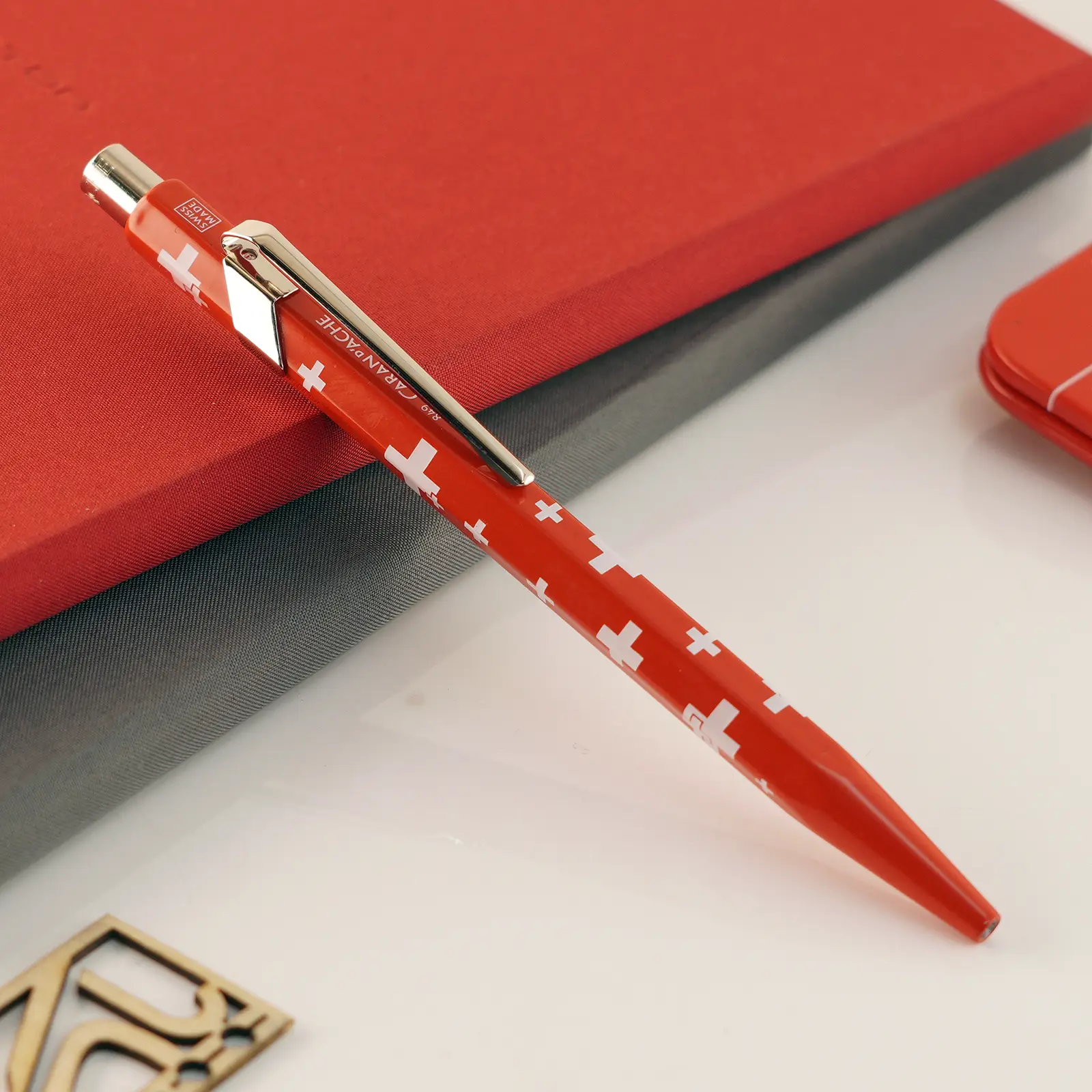 خودکار کرن داش 849 توتالی سوئیس CARAN D'ACHE BP 849 Totally Swiss / Swiss cross