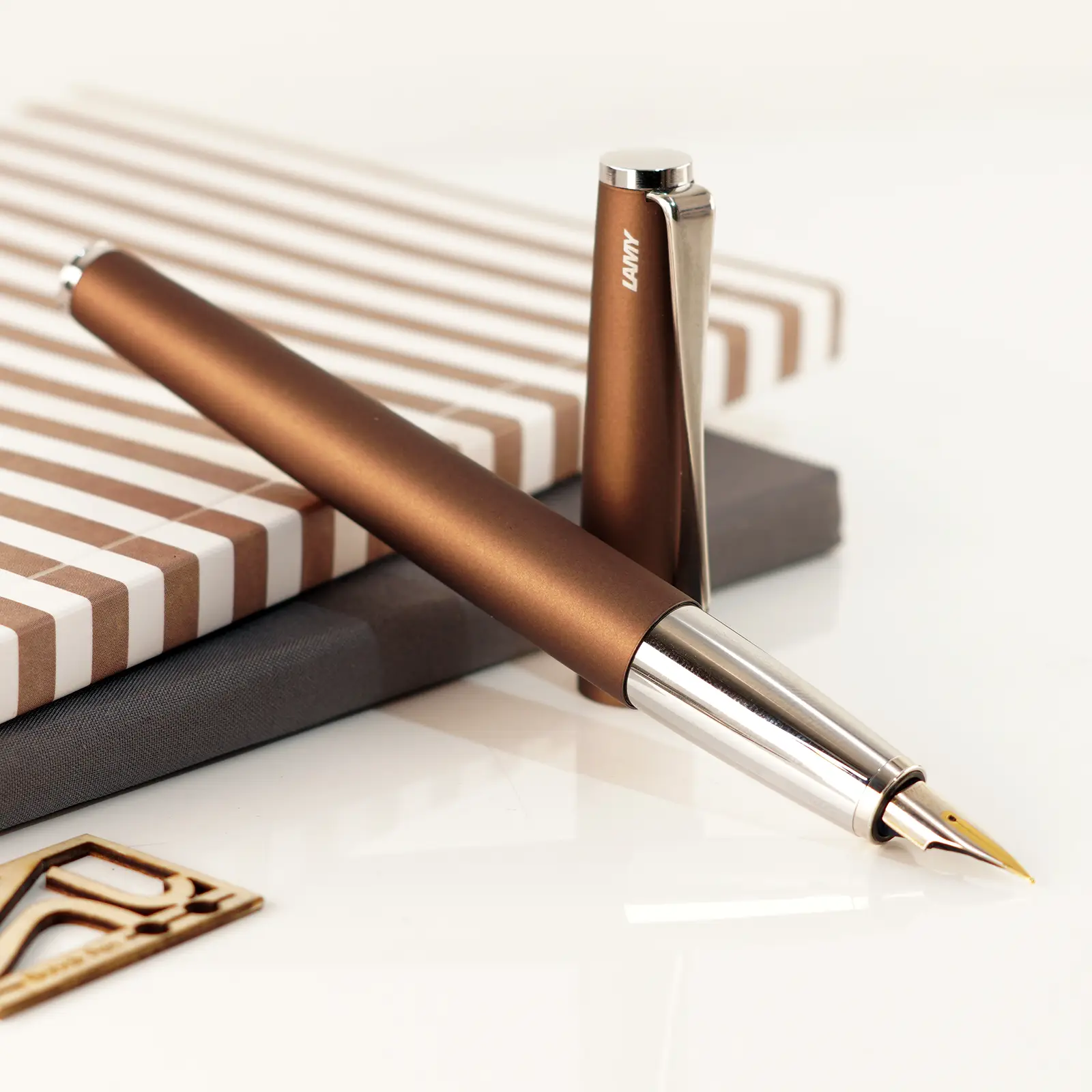 خودنویس لامی استودیو قهوه ای با سرقلم طلا LAMY Studio FP Rubinblack (Brown) with gold nib 68