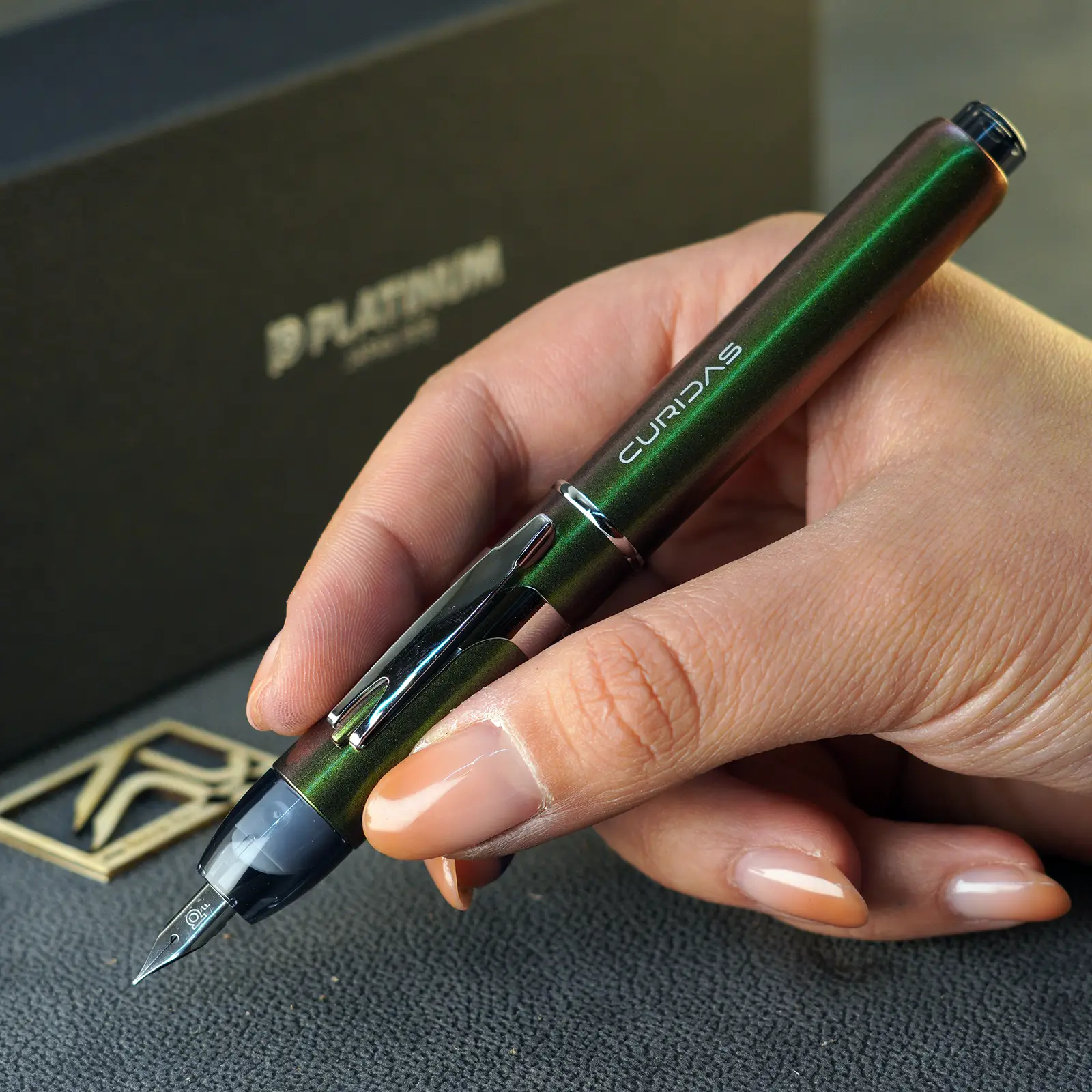 خودنویس فشاری پلاتینیوم مدل کوریداس رنگ اسفین PLATINUM Curidas capless FP Sphene