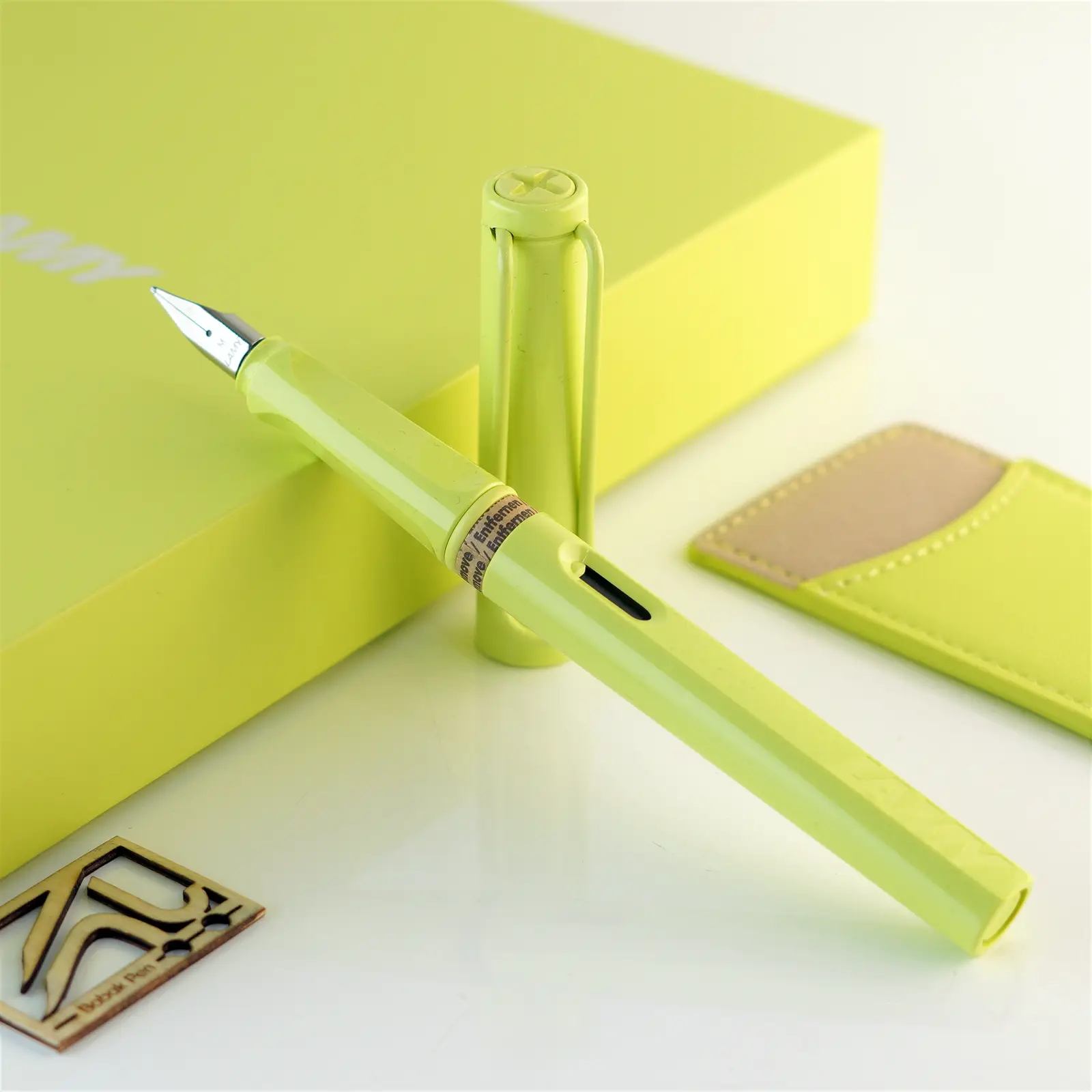 ست کادویی خودنویس لامی سافاری سبز مات (اسپرینگ گرین) با کیف جا قلمی LAMY Safari set FP and pen case Spring green P01 0D0