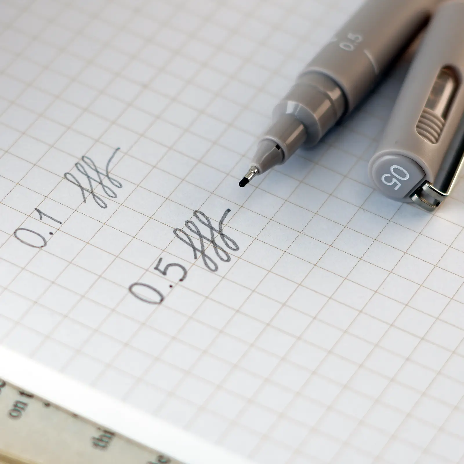 یونی پین خاکستری روشن 4