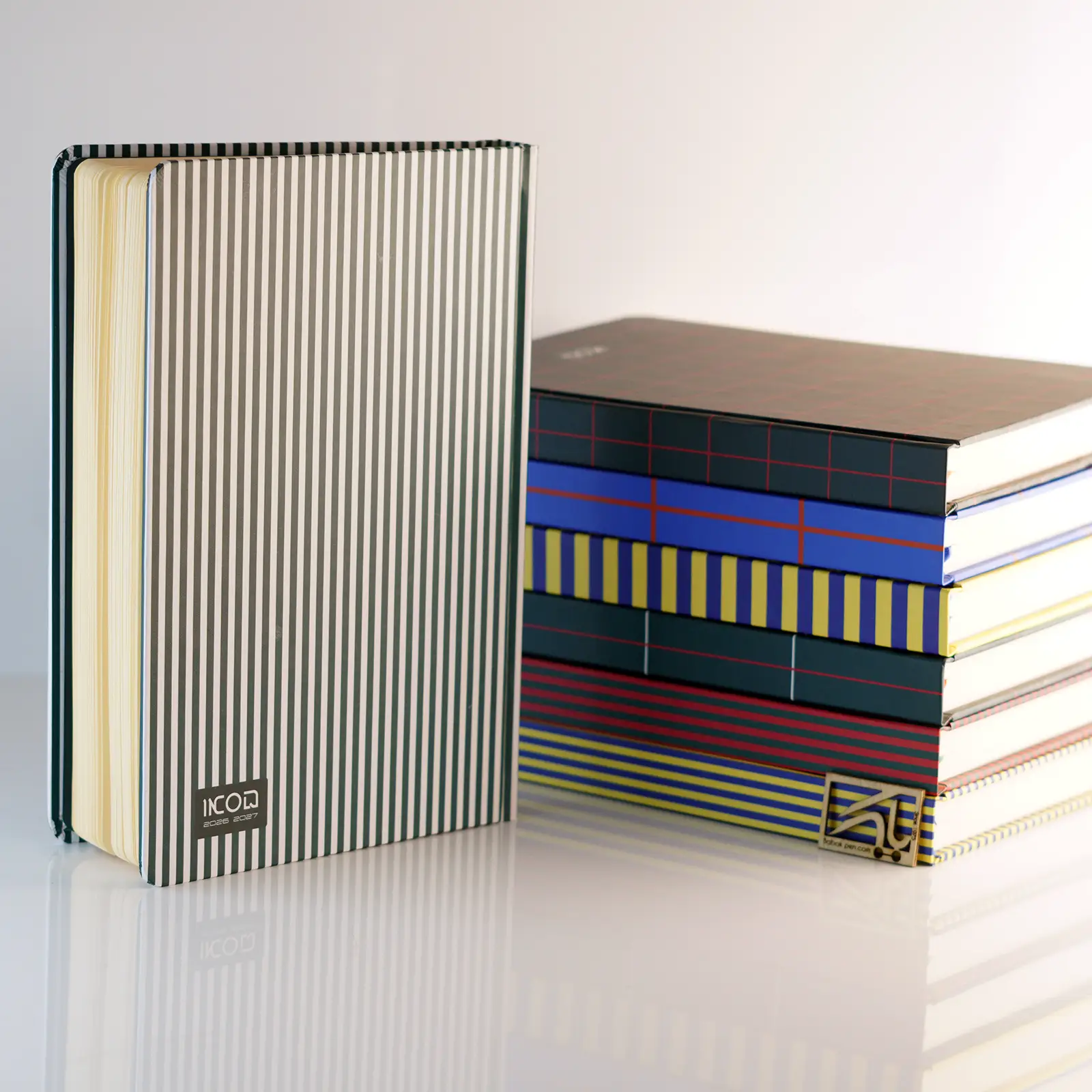 دفتر سالنامه ی روزشمار لاین دوختی سایز رقعی (اروپایی) PILL Calendar Line A5 1405