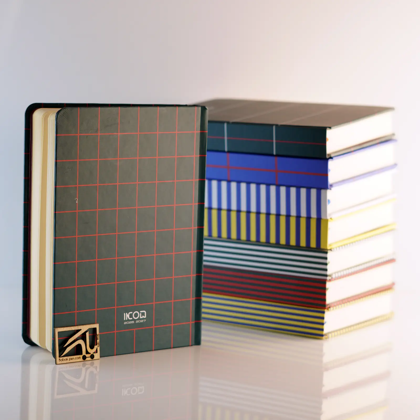 دفتر سالنامه ی روزشمار لاین دوختی سایز نیم وزیری PILL Calendar Line A6 1405