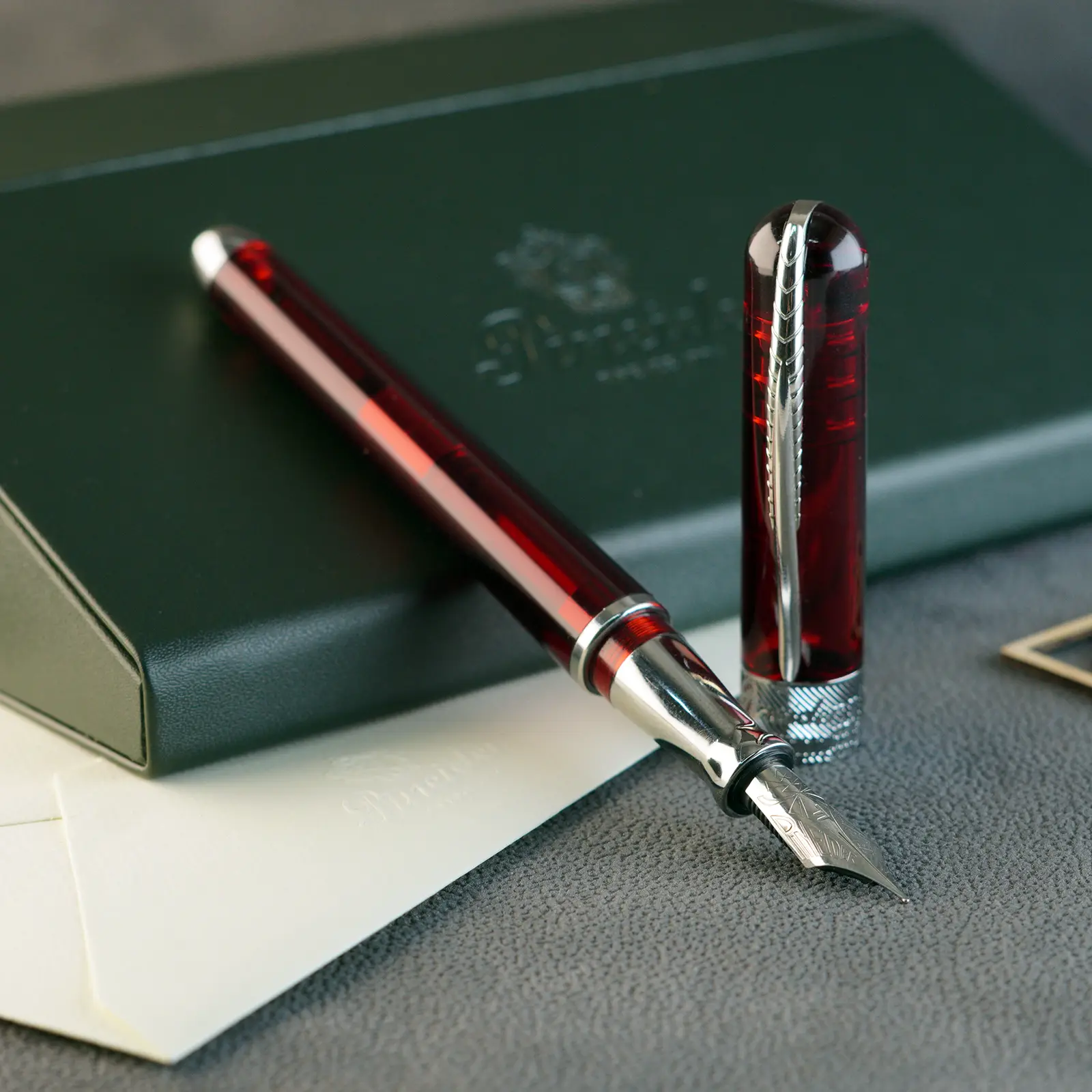 خودنویس پینایدر آواتار یو آر دمو قرمز PINEIDER Avatar UR Demo metal wine red FP