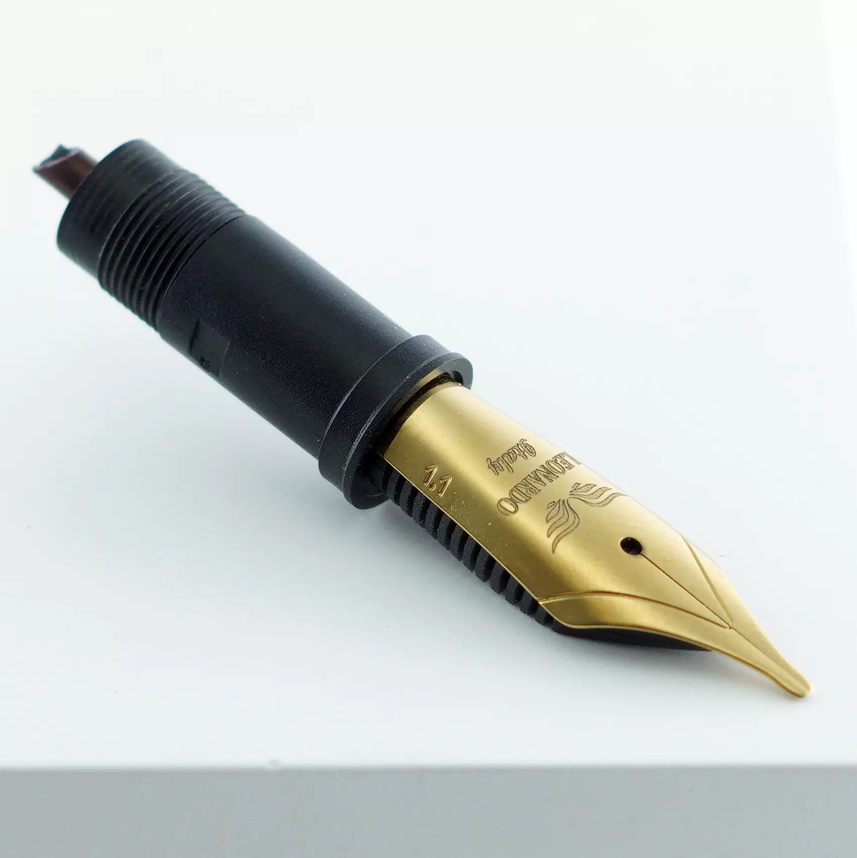 یدک سر قلم خودنویس لئوناردو یوو بدون شل طلایی LEONARDO Jowo FP Chrome nib 1.1