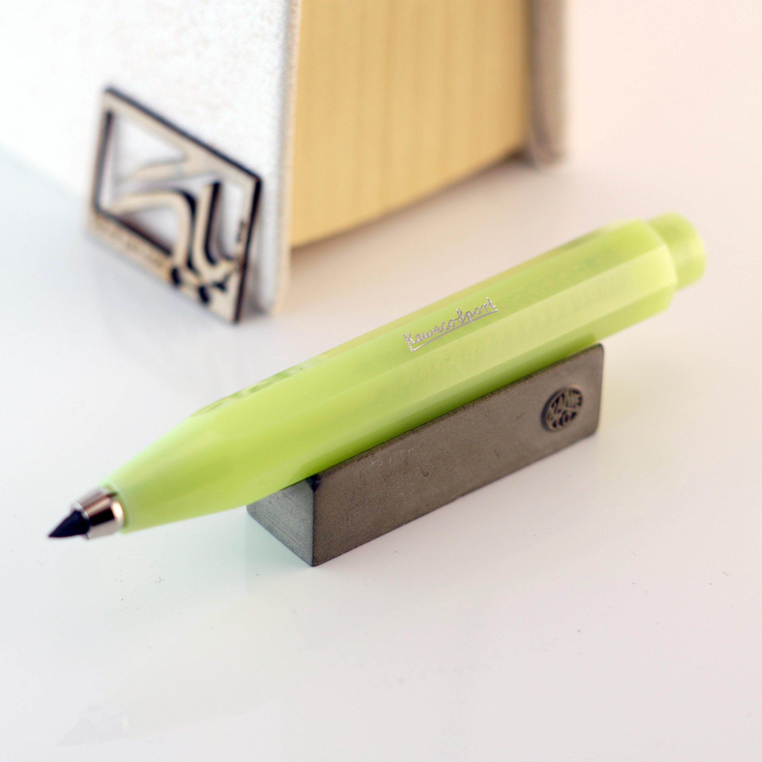 اتود کاوکو فراستد اسپرت سبز لیمویی KAWECO Frosted sport Clutch pencil Fine lime 3.2mm