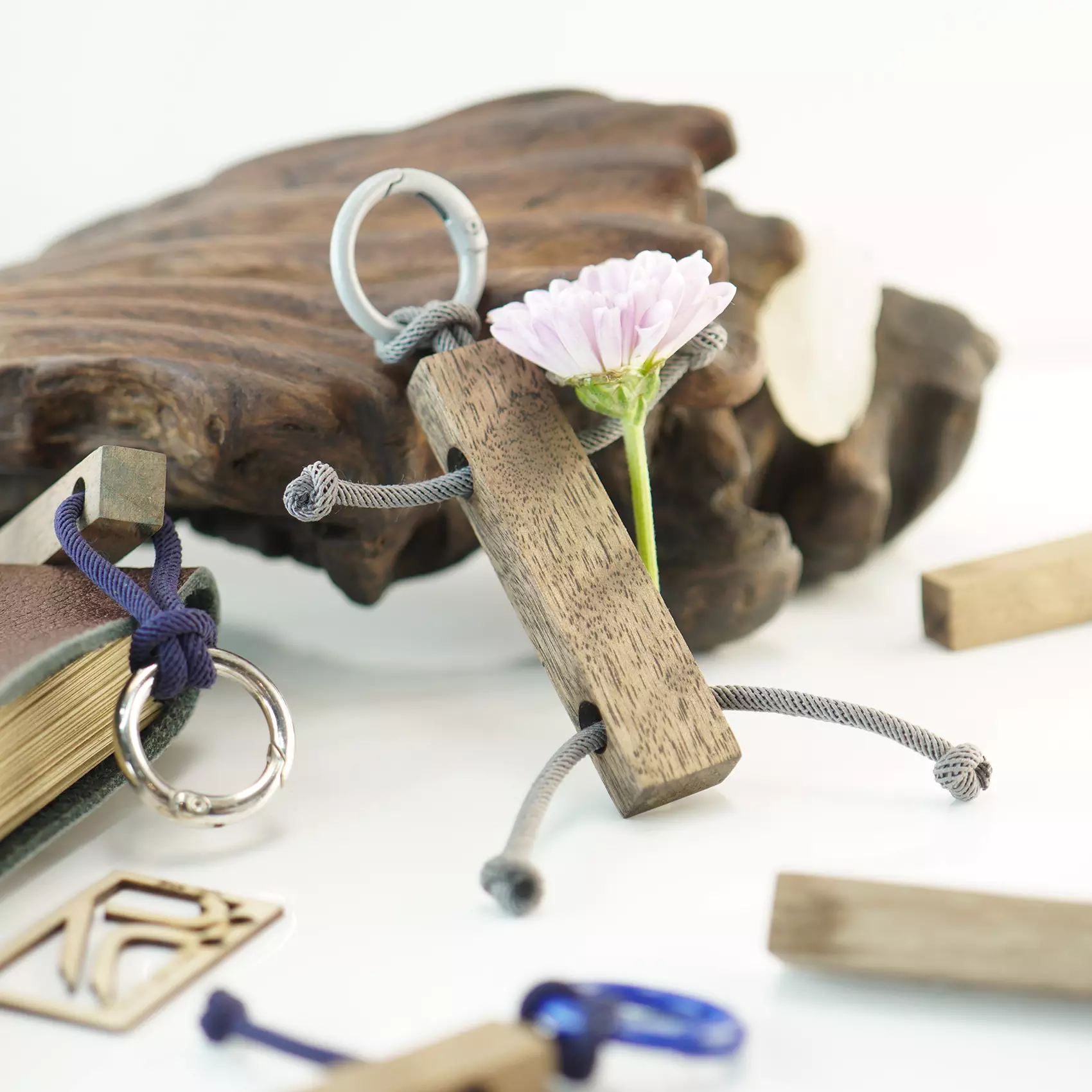 جا کلیدی چوبی دستساز موکو (آدمک) HUVAN Handmade Key ring Moco
